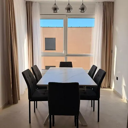 Grand Romansa - A New Apartment, Walking Distance To The Apartman Zadar