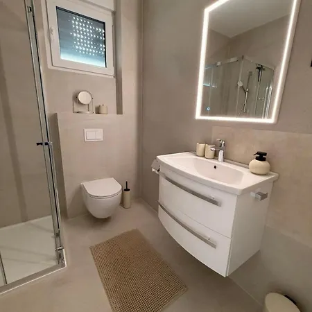 Apartman Grand Romansa - A New Apartment, Walking Distance To The