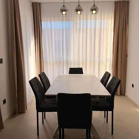 Apartman Grand Romansa - A New Apartment, Walking Distance To The *
