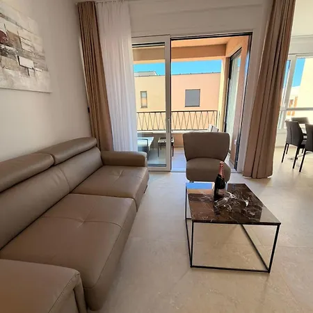 Grand Romansa - A New Apartment, Walking Distance To The Apartman Zadar