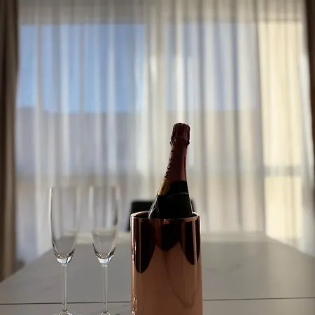 Apartman Grand Romansa - A New Apartment, Walking Distance To The