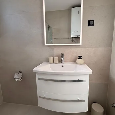 Grand Romansa - A New Apartment, Walking Distance To The 公寓 *