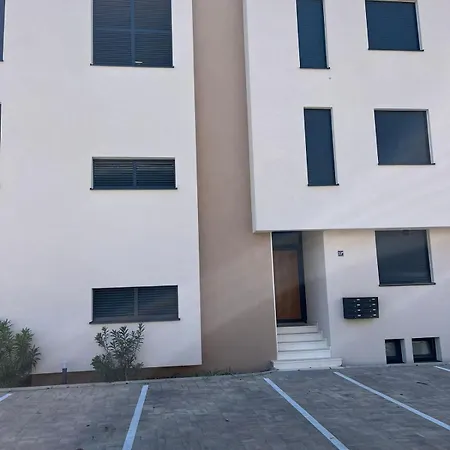 公寓 Grand Romansa - A New Apartment, Walking Distance To The *