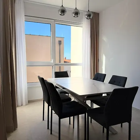 Grand Romansa - A New Apartment, Walking Distance To The Apartman Zadar