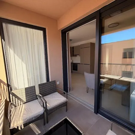 公寓 Grand Romansa - A New Apartment, Walking Distance To The