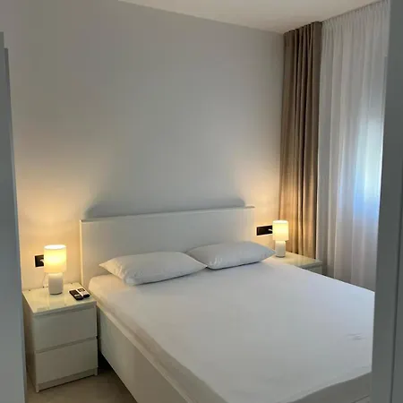 Apartman Grand Romansa - A New Apartment, Walking Distance To The